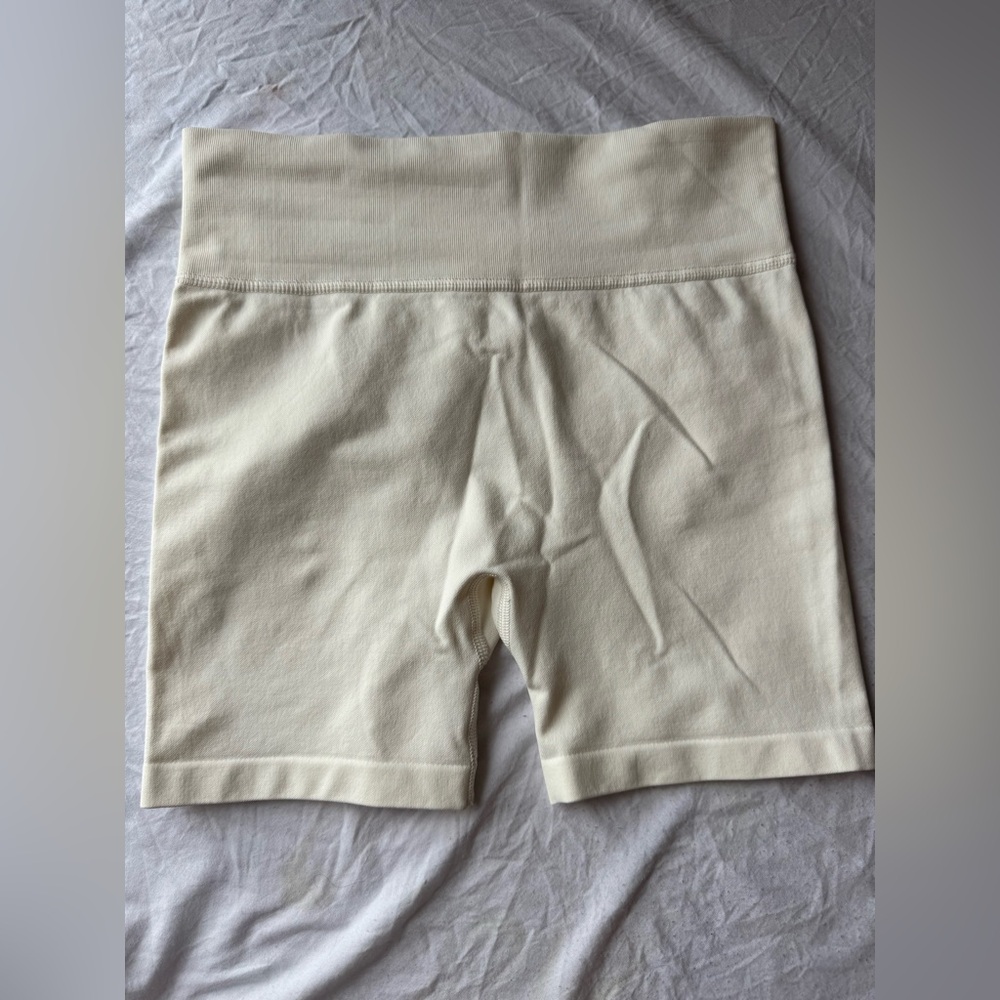 SAISEI Cream Shorts